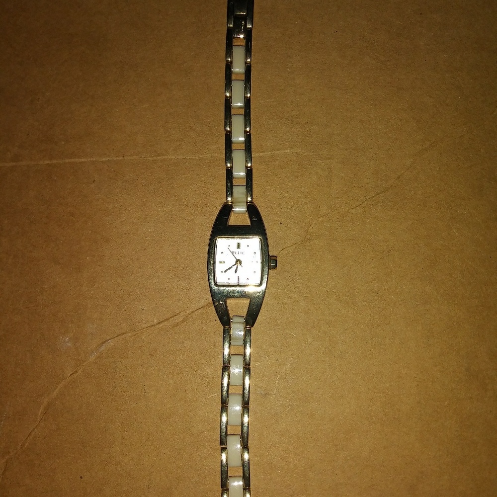 Relic gold tone cream ivory box watch by fossil